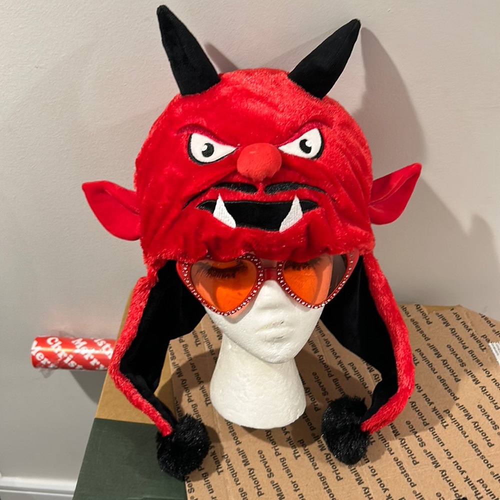 Novelty Plush Horned Devil Hat NWT Diablo Character Hat